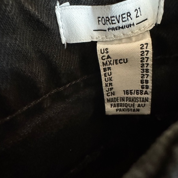 Forever 21 Black  Embroidered Daisy Jean Shorts - Picture 8 of 8